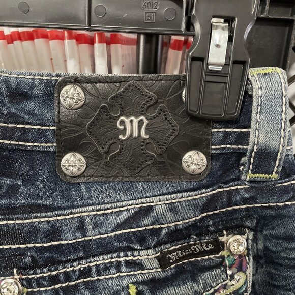 Miss Me Womens Denim JP5701P4 Cuffed Capri, Embroidered/ Distressed, Size 24 - Picture 8 of 8